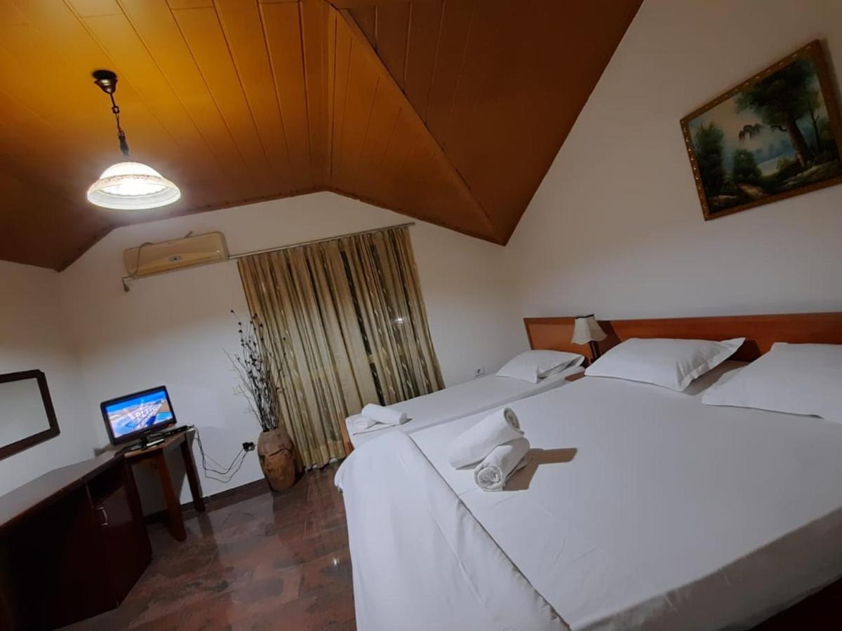 Vila 57 Hotel Тирана Екстериор снимка