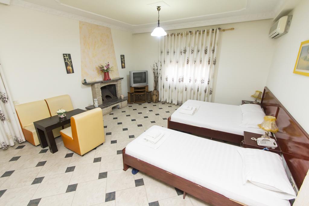 Vila 57 Hotel Тирана Стая снимка