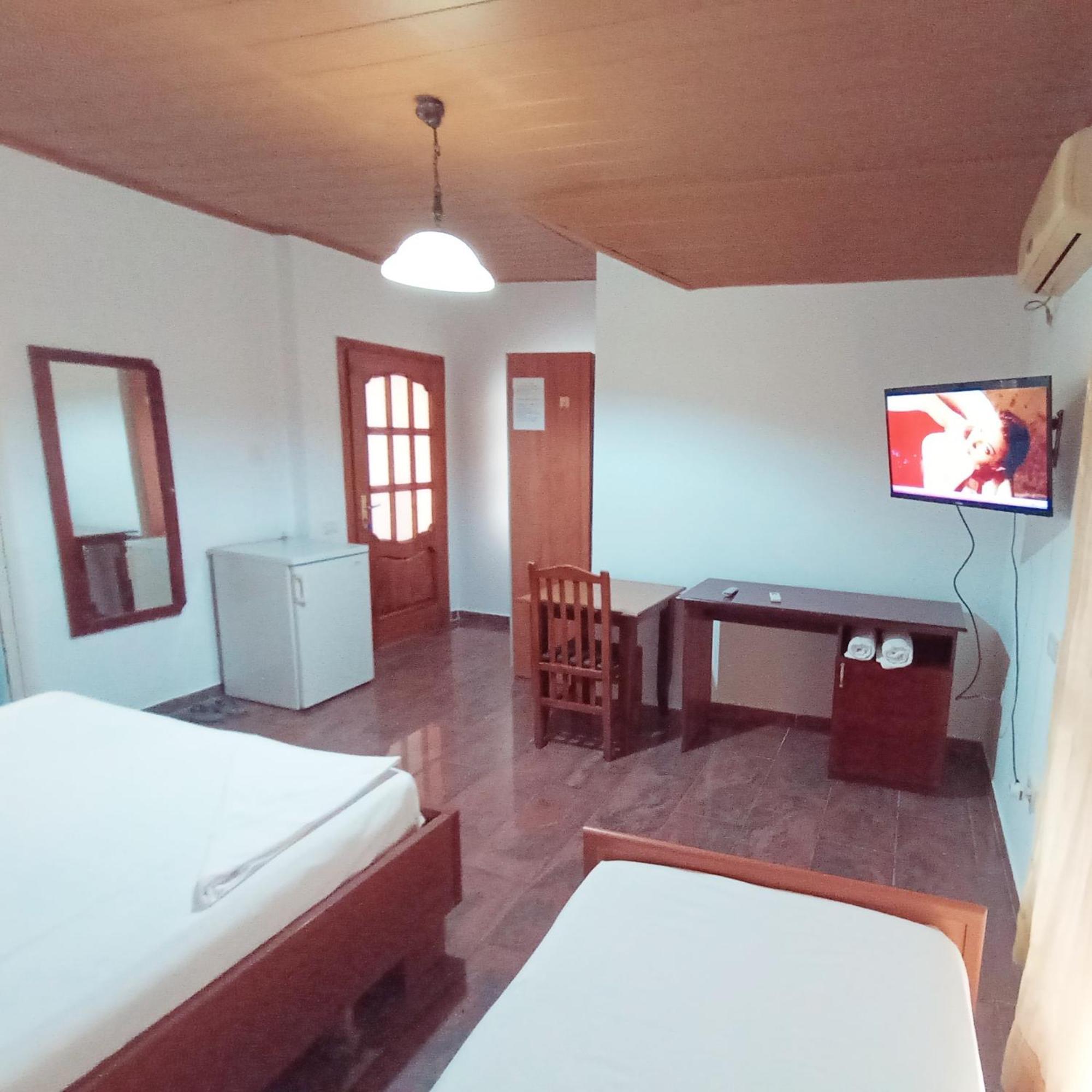 Vila 57 Hotel Тирана Екстериор снимка